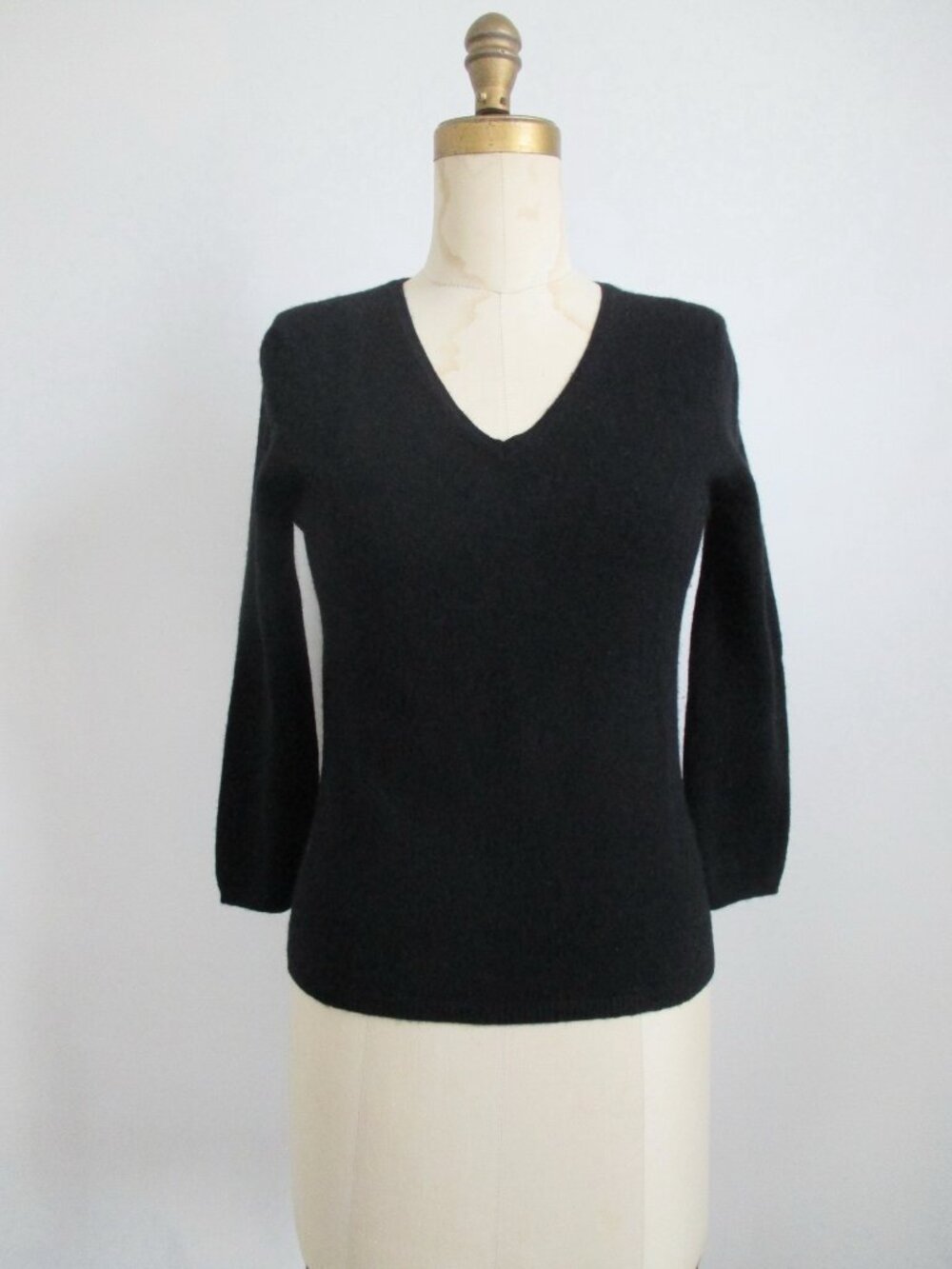Black Cashmere Sweater V-Neck 3/4 Sleeves